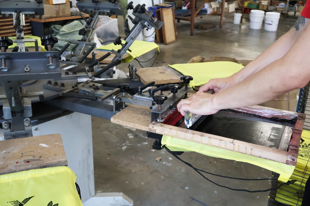Silkscreen printing on a multi-station carousel press